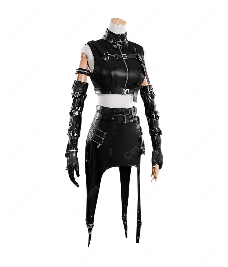 主人公プレイヤー コスプレ衣装の側面画像。服のフィット感とシルエットがわかります。