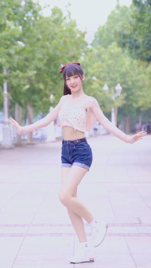 さぁ! みんなで一緒に踊りましょう!