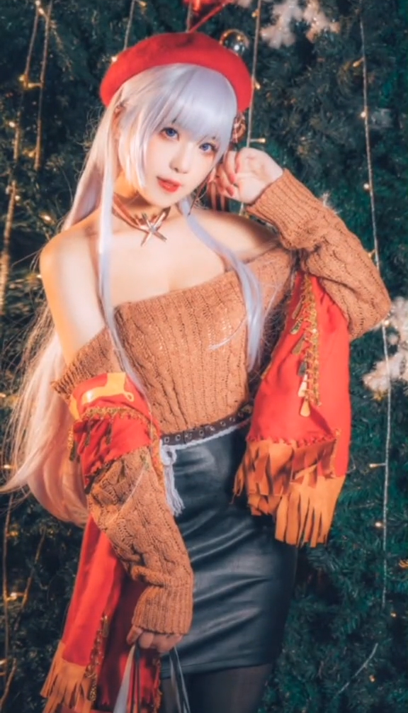 コスプレパーティーではご自分だけではなく友人へのサプライズプレゼントとしてユニークな衣装を贈ってはいかがでしょうか。 2