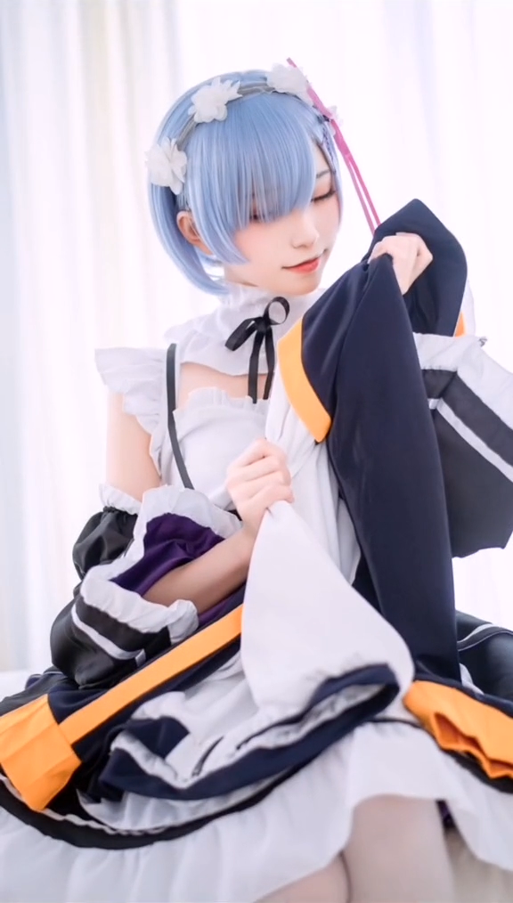 レムのコスプレ衣装 - コスプレグッズにはいろいろな種類がありますが、どんなコスプレ服を探していますか 。 1