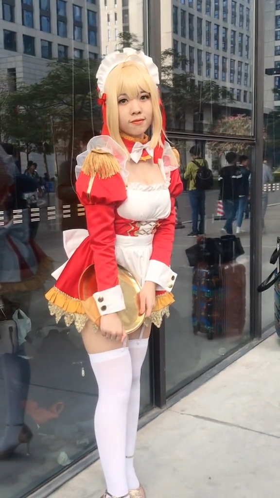 コスプレ衣装 赤いメイド服 セット ヘアバンド ワンピース エプロン ハイヒール ハイソックス ネックリング 1