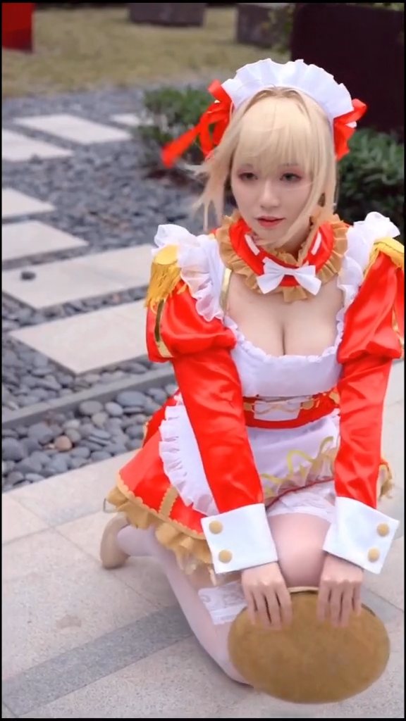 コスプレ衣装 赤いメイド服 セット ヘアバンド ワンピース エプロン ハイヒール ハイソックス ネックリング 6