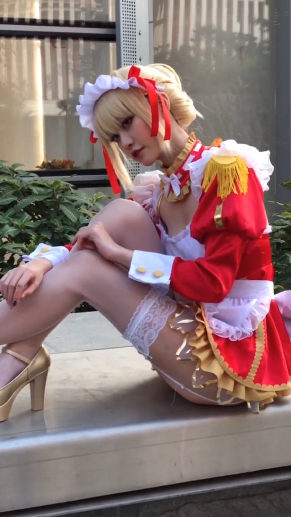 コスプレ衣装 赤いメイド服 セット ヘアバンド ワンピース エプロン ハイヒール ハイソックス ネックリング 3