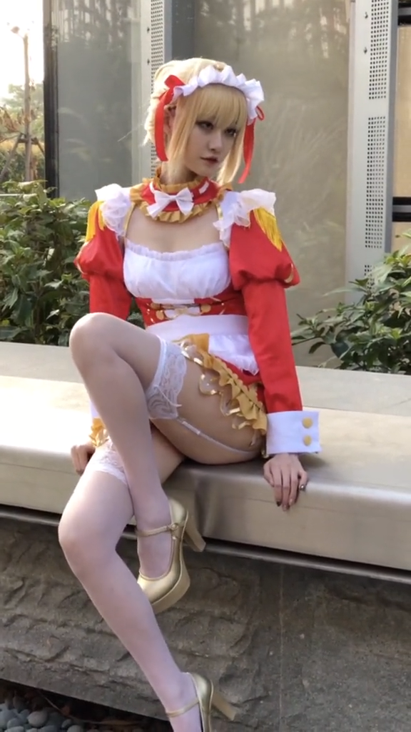 コスプレ衣装 赤いメイド服 セット ヘアバンド ワンピース エプロン ハイヒール ハイソックス ネックリング 4