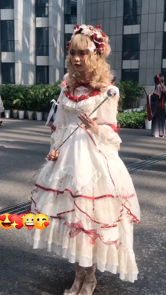 ロリータ コスプレ衣装 白いロリータ かわいい エレガントな ワンピース ヘッドバンド ハイソックス 装備 1