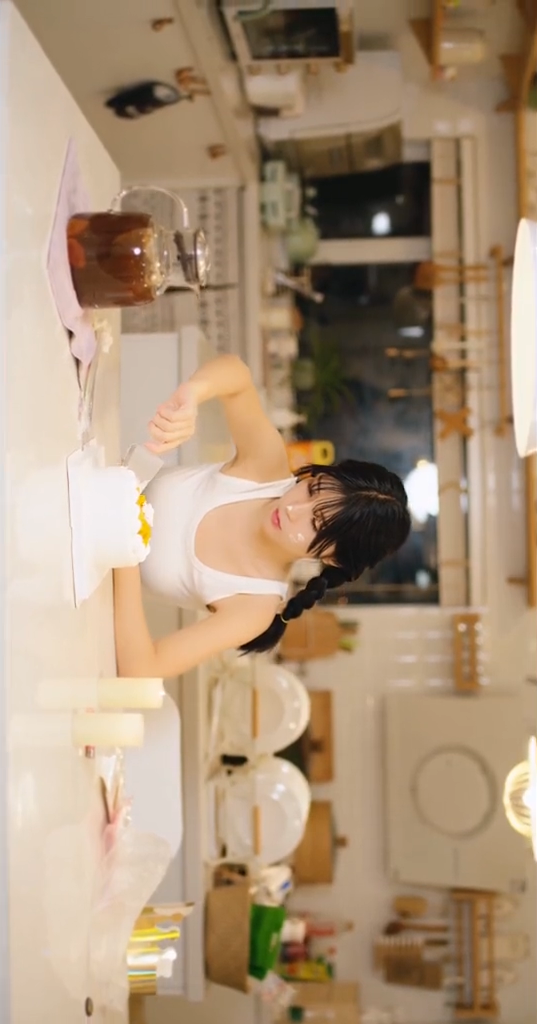 水着 コスプレ衣装 体操 練習着 普段着 白い上着 黒いショーツ 水着 セット 7