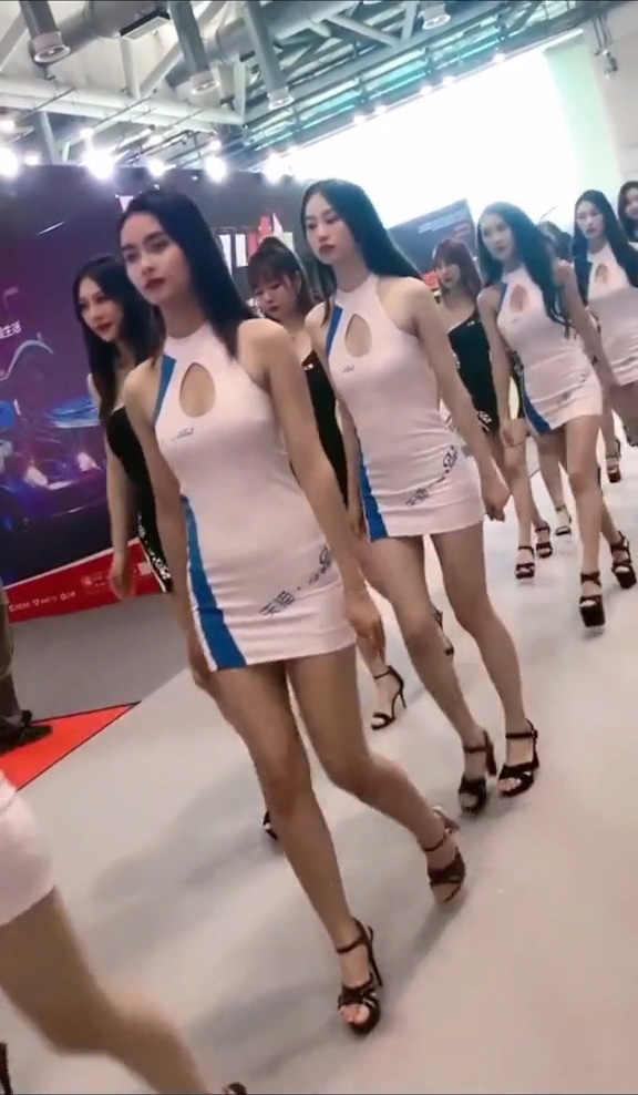 【コスプレ】セクシーが過ぎる!モータショーのコンパニオン厳選動画-6