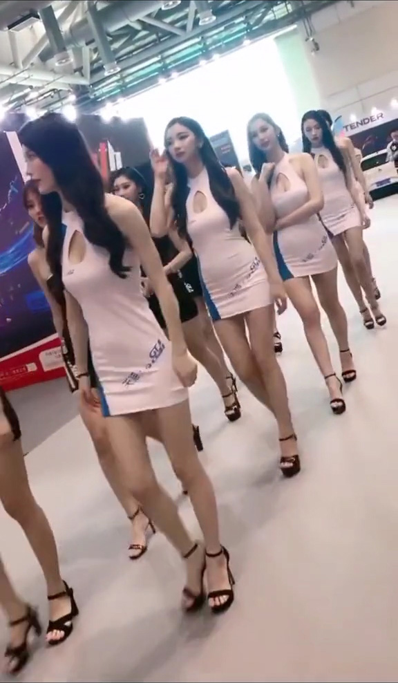 【コスプレ】セクシーが過ぎる!モータショーのコンパニオン厳選動画-7