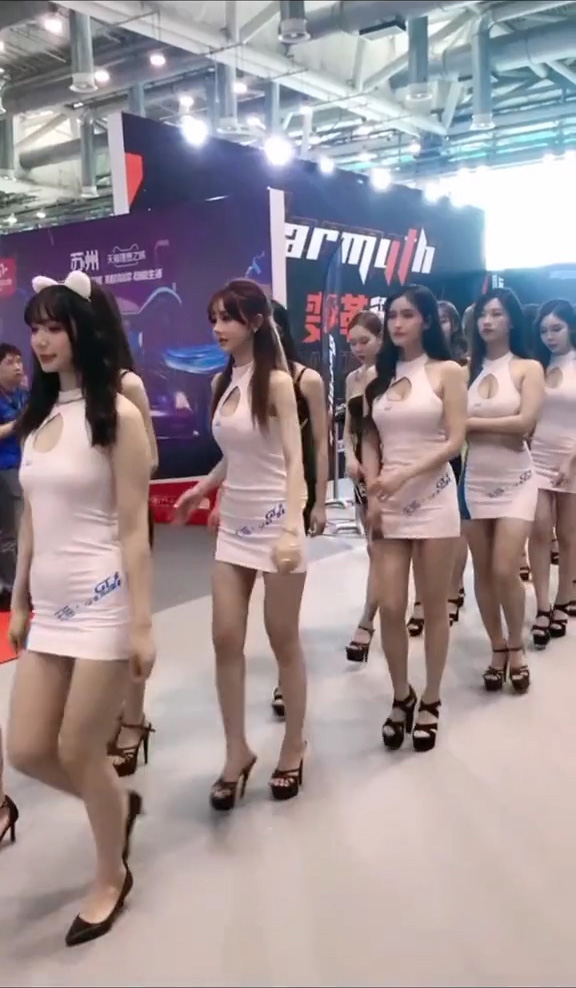 【コスプレ】セクシーが過ぎる!モータショーのコンパニオン厳選動画-2