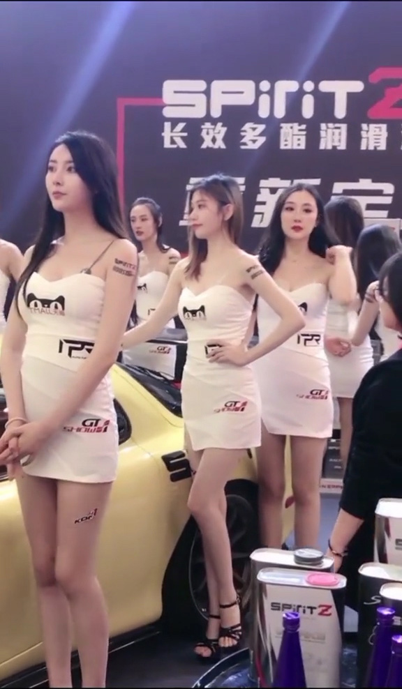 【コスプレ】セクシーが過ぎる!モータショーのコンパニオン厳選動画-13