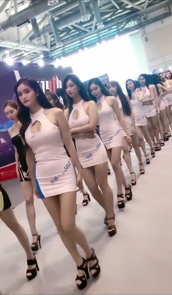 【コスプレ】セクシーが過ぎる!モータショーのコンパニオン厳選動画-3