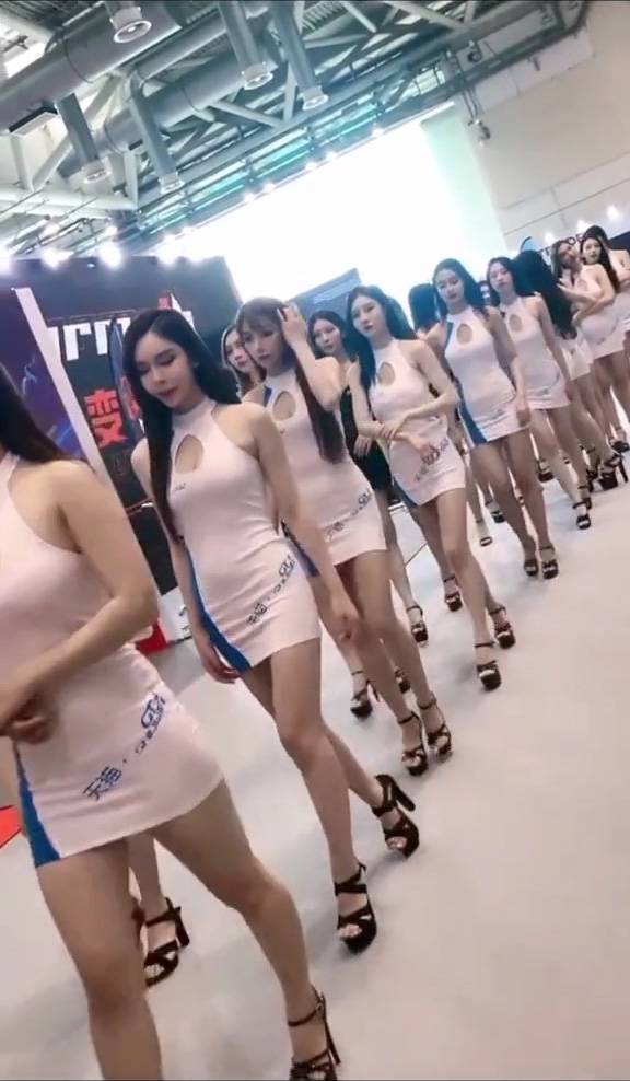 【コスプレ】セクシーが過ぎる!モータショーのコンパニオン厳選動画-4