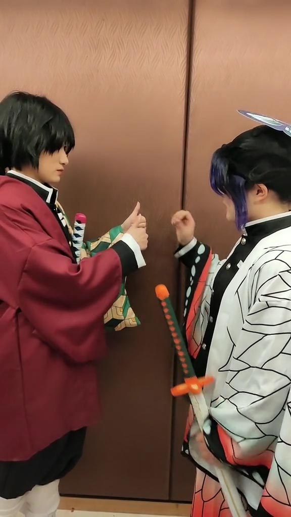 【コスプレ】冨岡義勇と胡蝶しのぶの関係は?-6