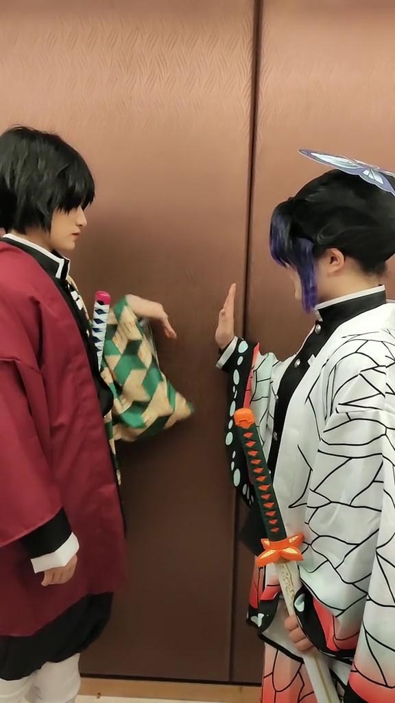 【コスプレ】冨岡義勇と胡蝶しのぶの関係は?-4