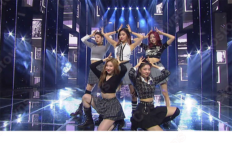 チェリョン(CHAERYEONG)ジャズダンス衣装 ITZY ステージパフォーマンス同じ衣装 韓国 アイドル 仮装 へそ出し 長袖 トップス 格子縞 プリーツスカート 2 ピースセット 女性用-4