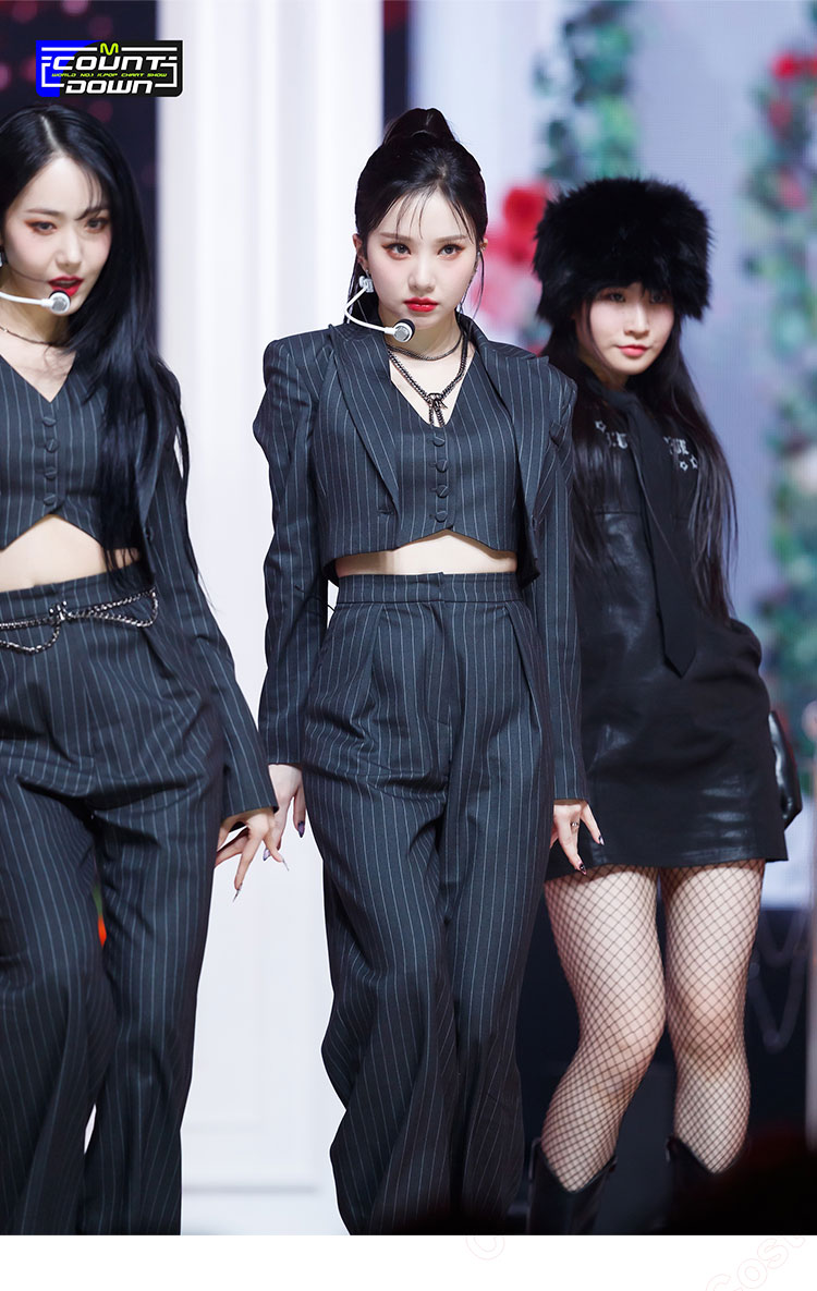 VIVIZ オムジ シンビ ウナ ジャズダンス衣装 コスプレ衣装 「PULL UP」 MVダンス服 変装 韓国 アイドルスタイル衣装 韓国ファッション ステージ衣装 K-POP ジャズ団体服-2