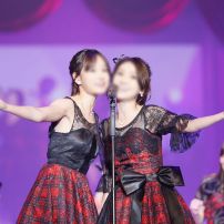 AKB48劇場 10周年記念祭＆記念公演 出演服 ライブ衣装 コスプレ衣装 アイドル衣装 赤チェックスカート(AKB48、BNK48)