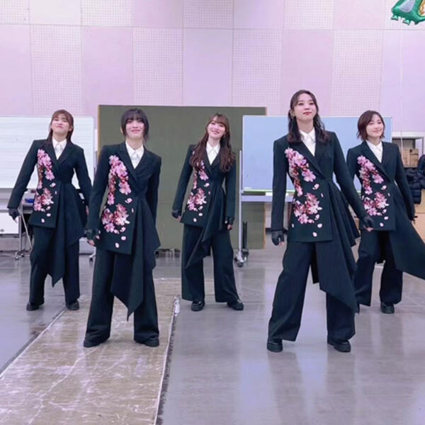 櫻坂46 YOASOBI アイドル ダンス服 コスプレ衣装 紅白歌合戦 コンサート 衣装 オーダメイド可元の画像